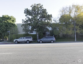 Building Photo - Riverside Drive Apartments