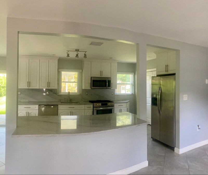 Building Photo - 6255 SW 62nd Ct