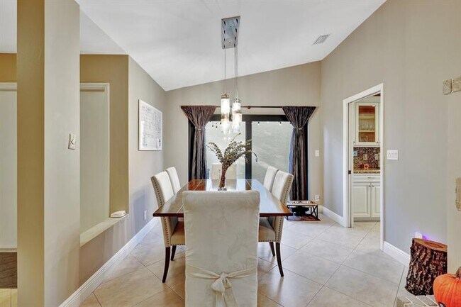 Building Photo - 6810 Allegre Ct