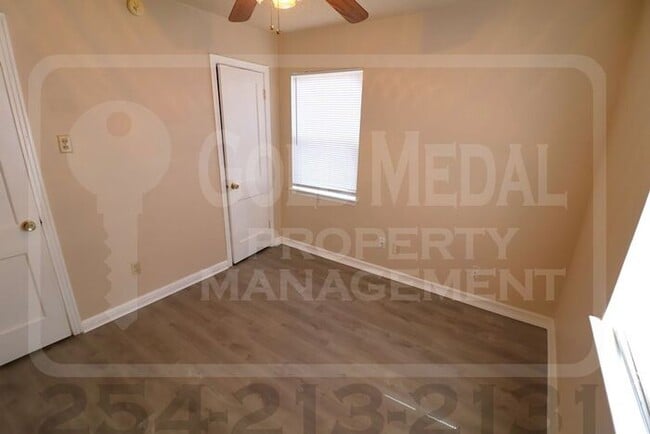 Building Photo - 1706 Cole St