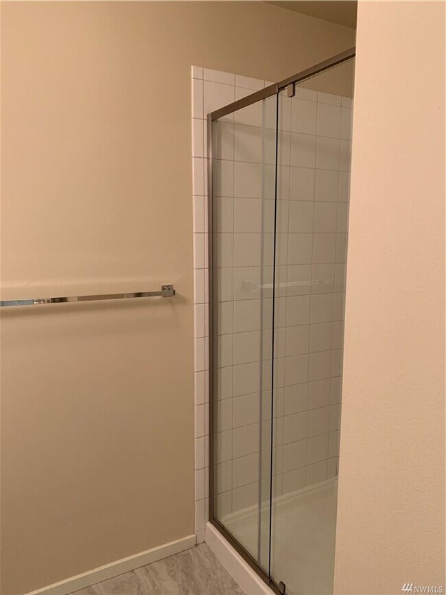 Building Photo - 2Bd/2.25Ba Redmond Townhouse