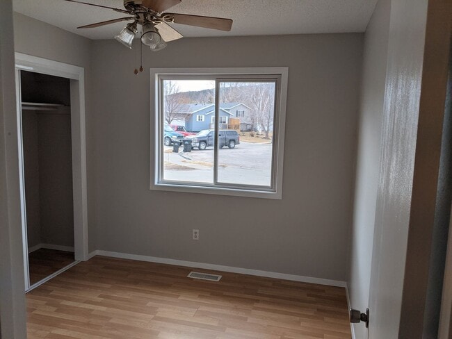 Building Photo - Peaceful cul-de-sac living! Beautiful 4 bedroom-2 bathroom home for rent!