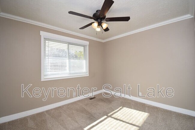 Building Photo - 6888 Hillside Village Cir