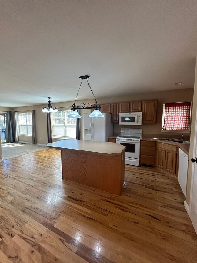 Building Photo - Columbia Falls 3 Bedroom Townhome!
