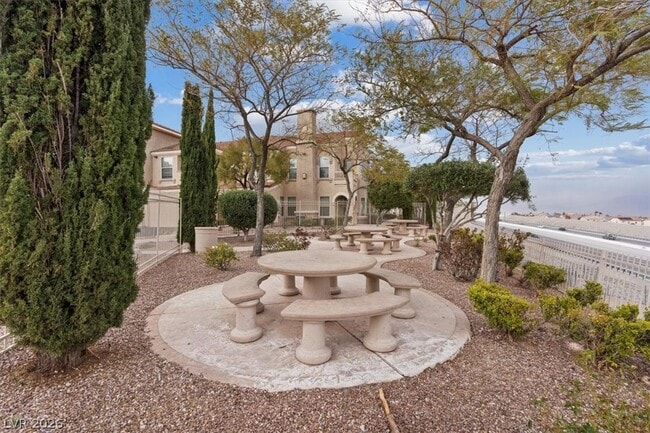 Building Photo - 10550 W Alexander Rd