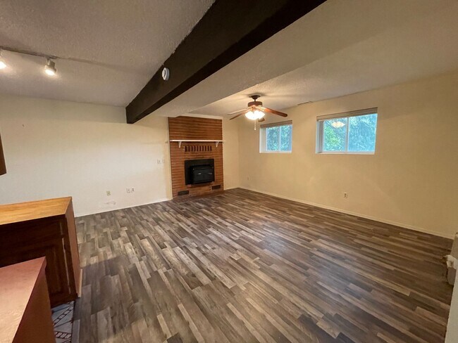 Building Photo - 10800 Lathrop Ln NW