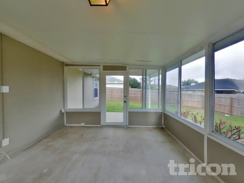 Building Photo - 3716 Arava Dr