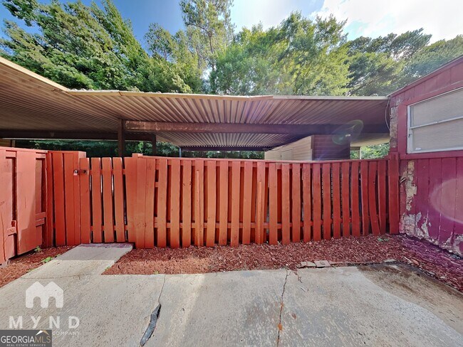 Building Photo - 1963 Whitehall Forest Ct SE