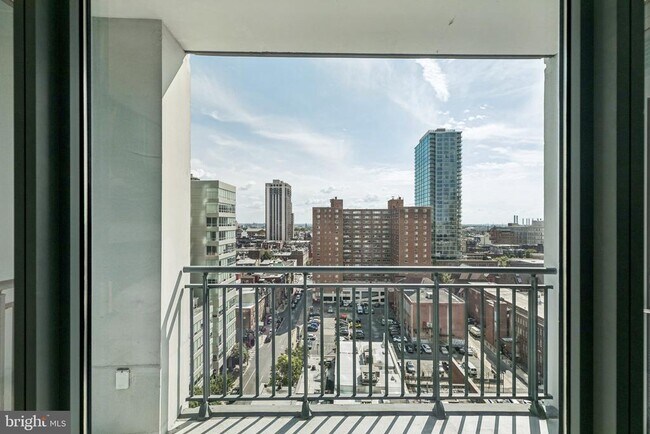 Building Photo - 2101 Market St