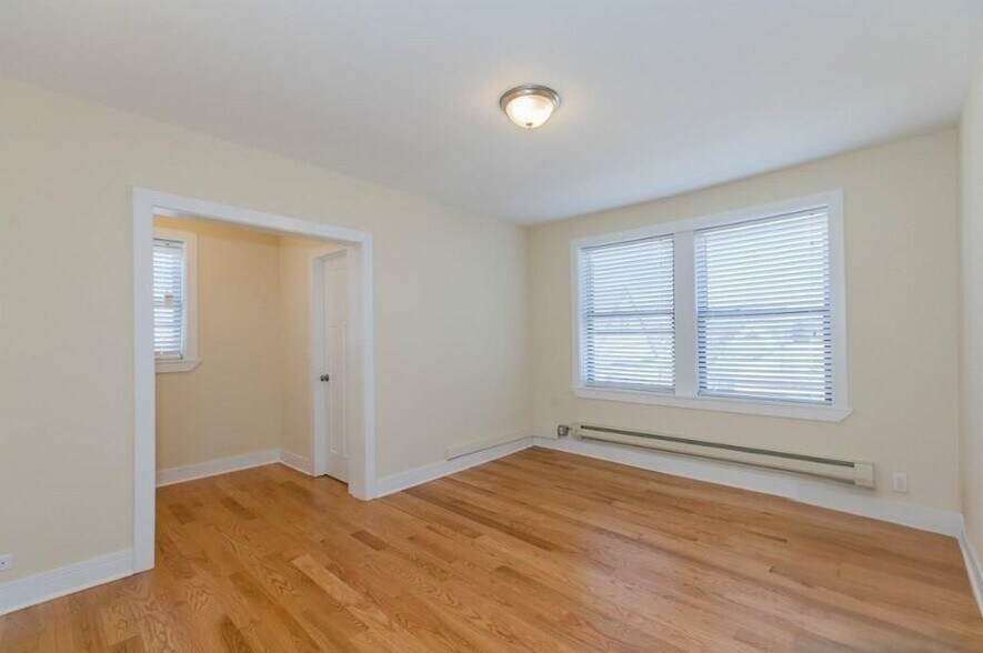 Building Photo - 4546 N Damen Ave