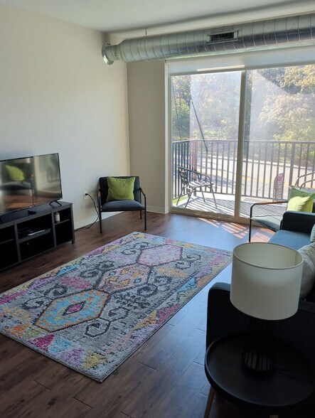 Primary Photo - 4415 Lincoln Way