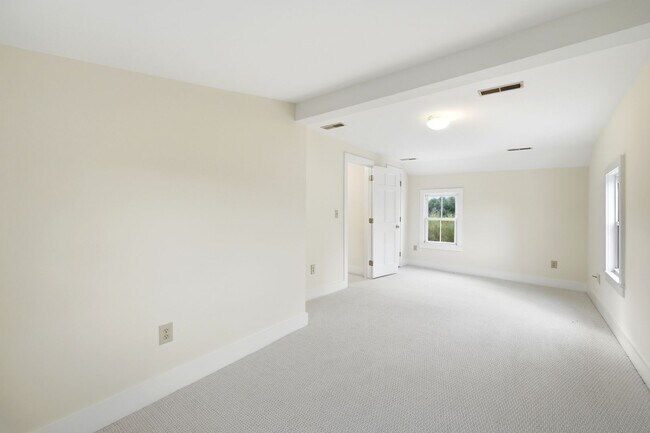 Building Photo - 1839 Spring Hill Rd