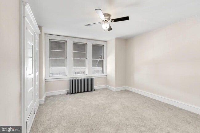 Building Photo - 2323 E Cambria St