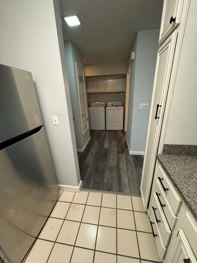 Building Photo - 166 Farm Ln