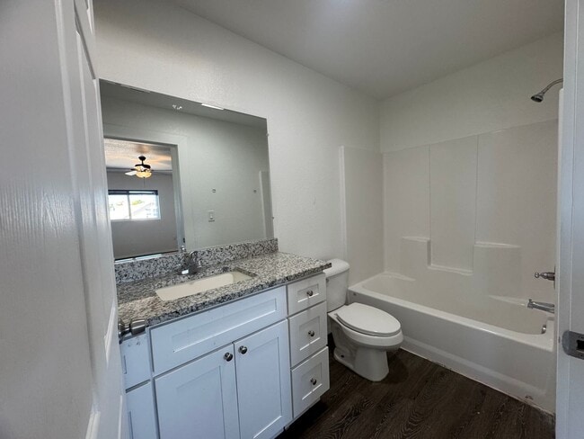 Building Photo - 516 E Reed St