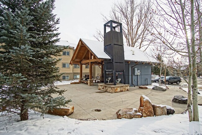Building Photo - 2875 Village Dr