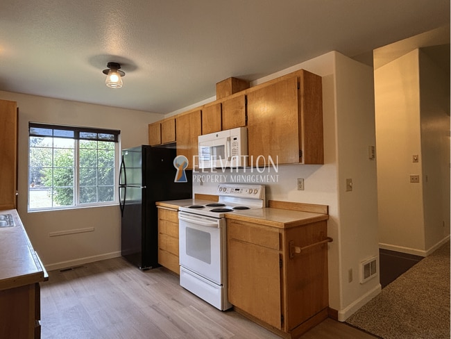 Building Photo - 3BR single-level rancher in SE Bend with large fully-fenced backyard