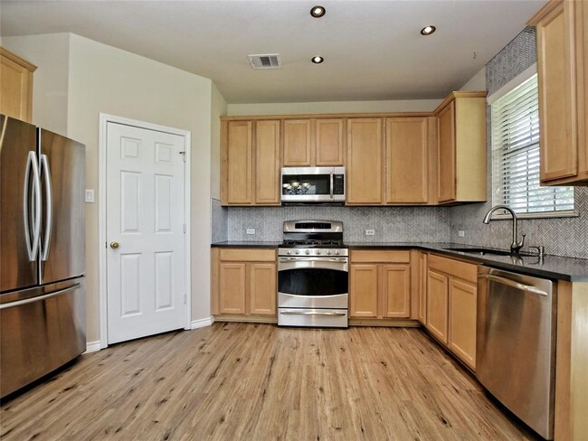 Building Photo - 9201 Brodie Ln
