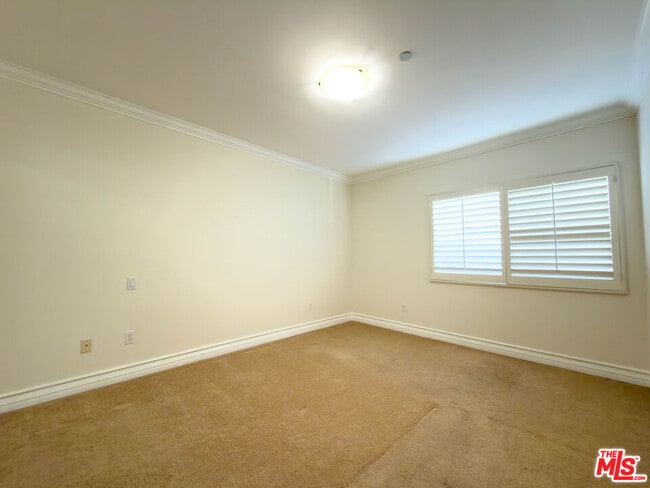 Building Photo - 11692 Darlington Ave