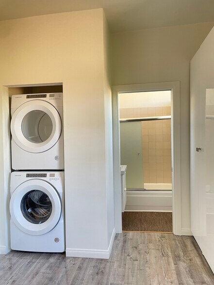 Building Photo - 4870 W Adams Blvd