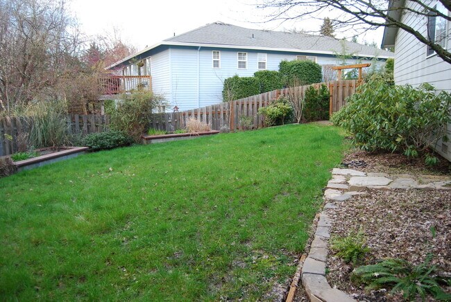 Building Photo - Charming & Well-Maintained Single-Story Home in McMinnville