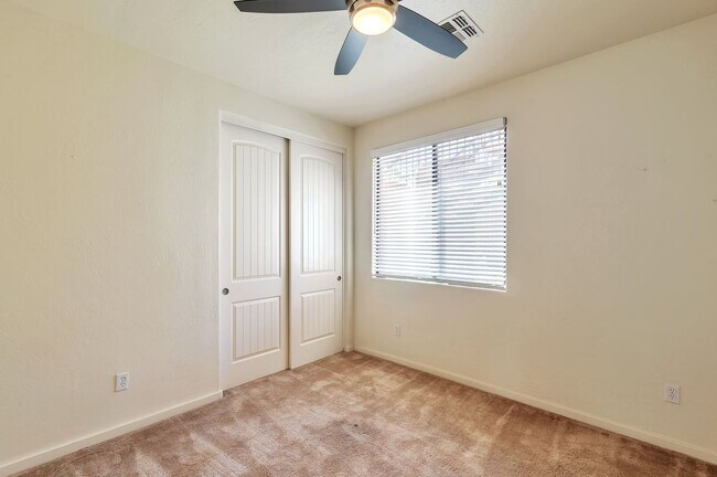Building Photo - Beautiful 2-Bedroom Condo in Prime Scottsd...