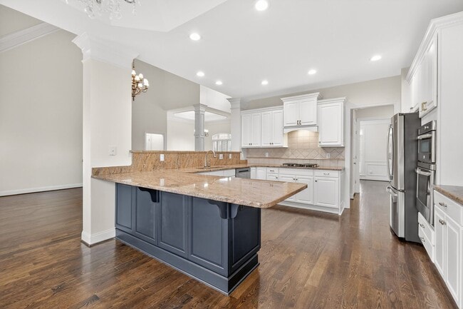 Building Photo - Beautiful 6BR Executive Brentwood Home with Pool