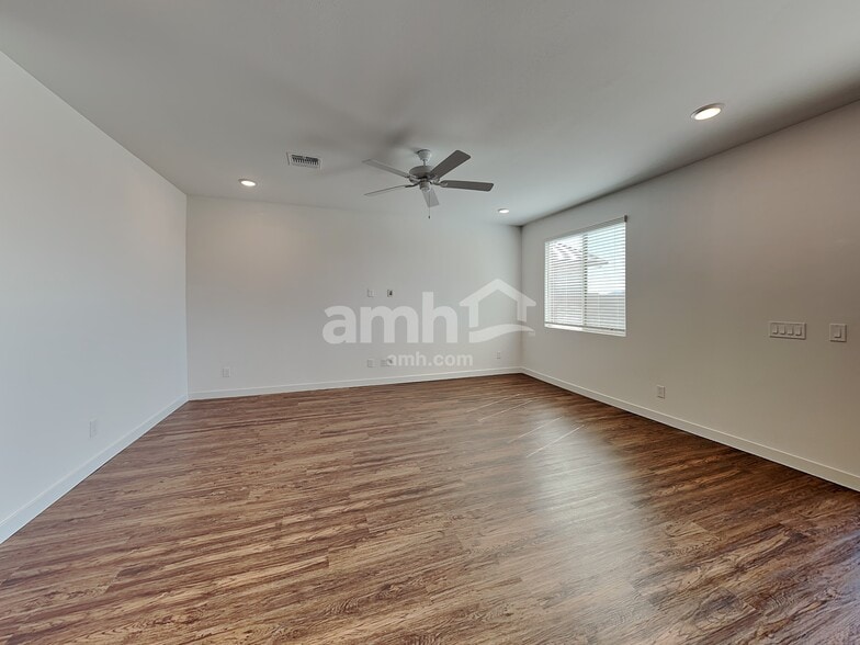 Building Photo - 4308 S 105th Dr