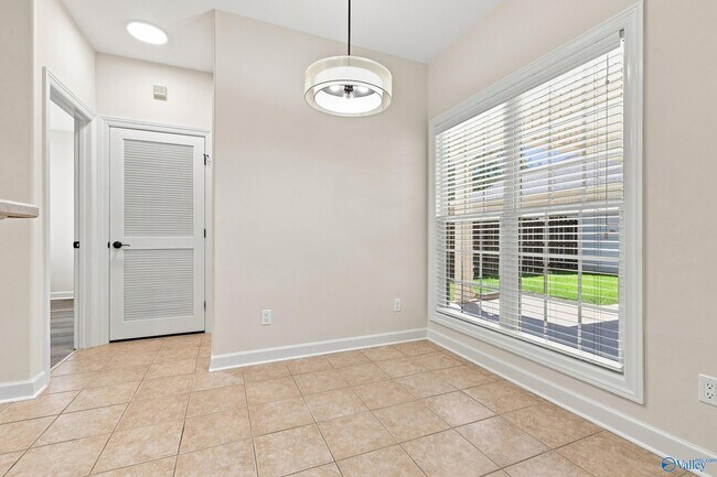 Building Photo - 1003 Scarlet Woods