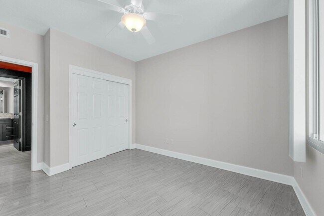 Building Photo - “Luxury, Location, Lifestyle — All at The ...