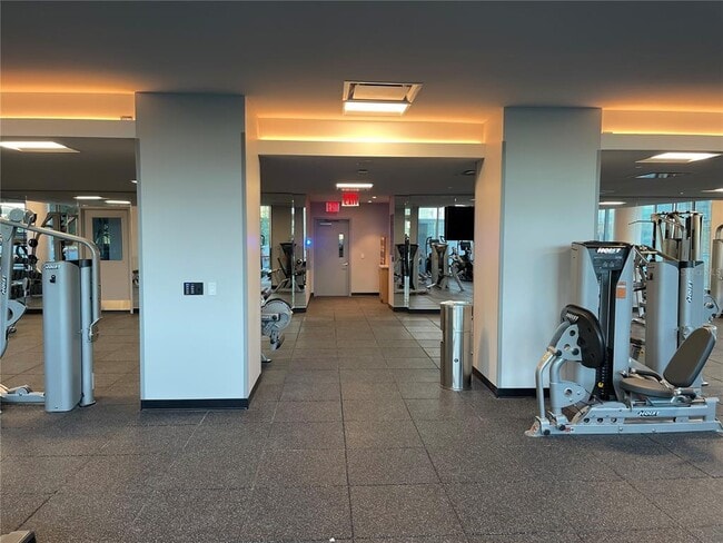 Building Photo - 400 Central Ave