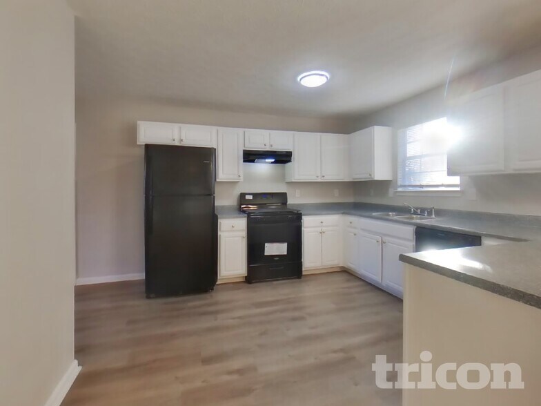 Building Photo - 350 Creekview Blvd