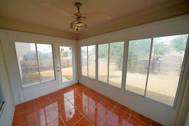 Building Photo - Beautifully maintained home for lease! - Realtor Commission: $500