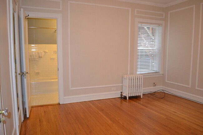 Building Photo - 1055 W North Shore Ave