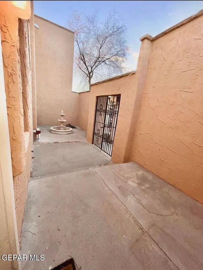 Building Photo - 10604 Springwood Dr