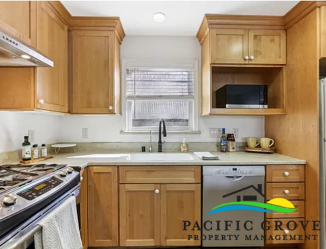 Building Photo - Cozy Coastal Retreat with Ocean Glimpses in Pacific Grove