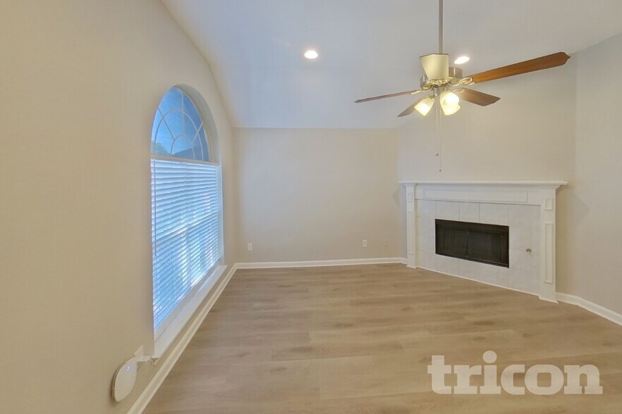 Building Photo - 2616 Spring Rain Dr