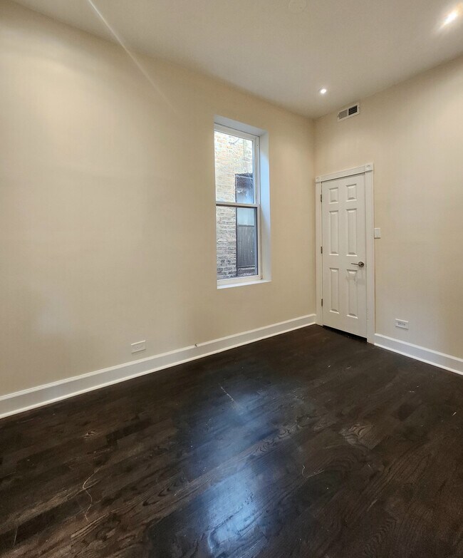 Building Photo - 4012 W Armitage Ave