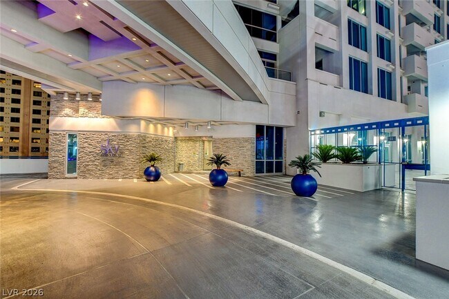 Building Photo - 2700 S Las Vegas Blvd