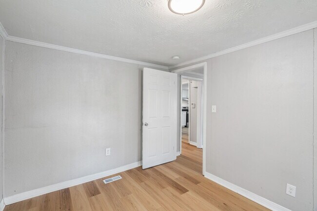 Building Photo - 2325 Cedar Ln