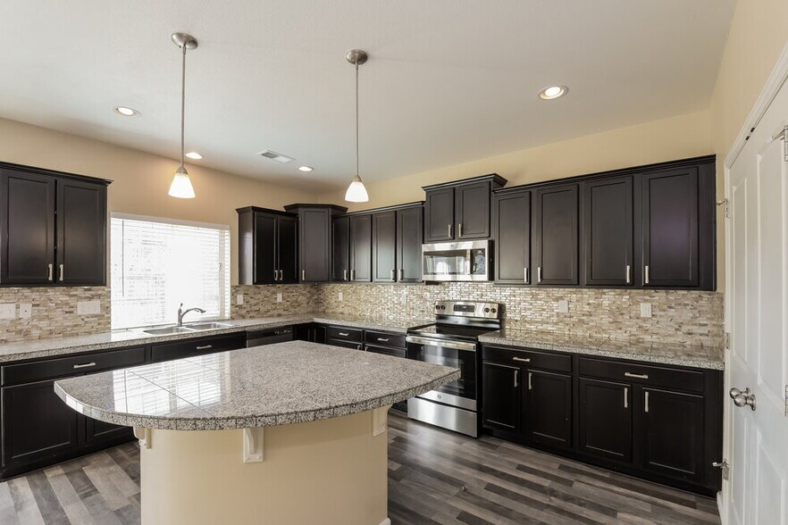 Building Photo - 10558 Worchester St