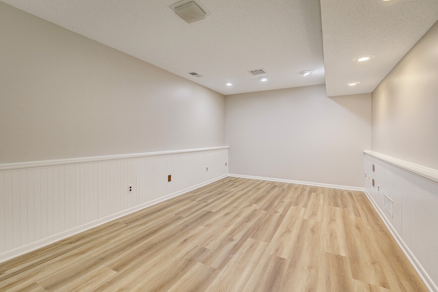 lower level room - 16376 Fishing Ave W
