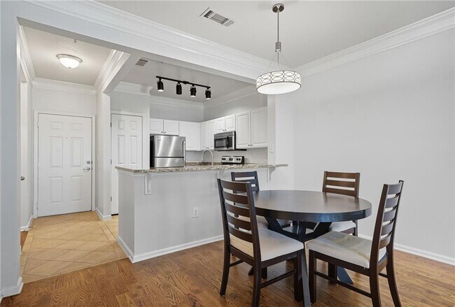 Building Photo - 1850 Cotillion Dr