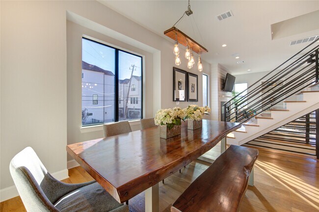 Building Photo - 820 Wakefield Dr