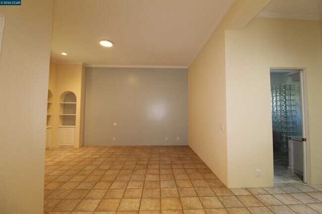 Building Photo - 348 Pheasant Run Dr