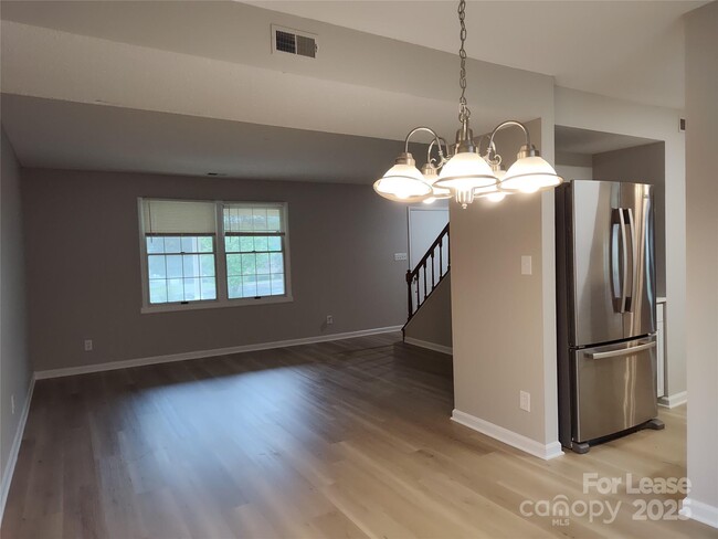 Building Photo - 7200 Oswego Ct