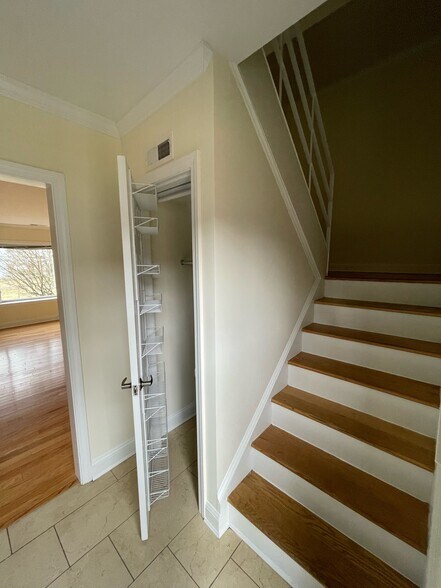 Building Photo - 203 Paine Ct
