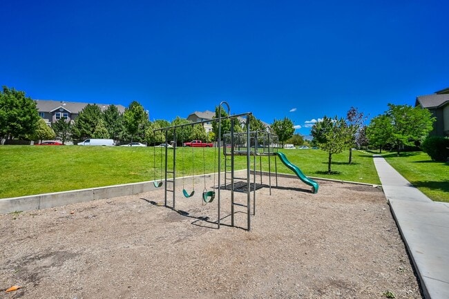 Building Photo - Beautiful 3 Bedroom Condo in Amazing Locat...
