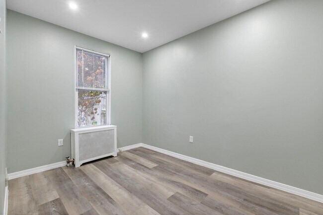 Building Photo - 197 Hutton St