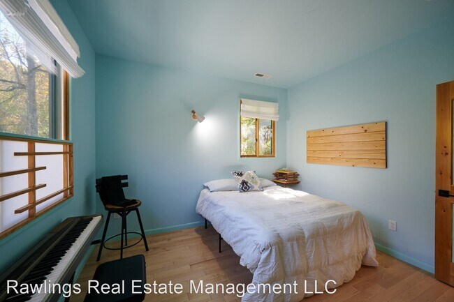 Building Photo - 2 br, 1 bath House - 221 Azalea Road E
